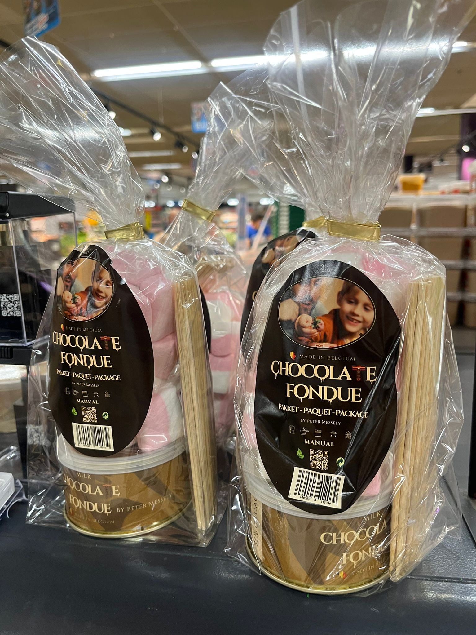 Fondue Gift Pack with mallows and bamboo sticks (12)